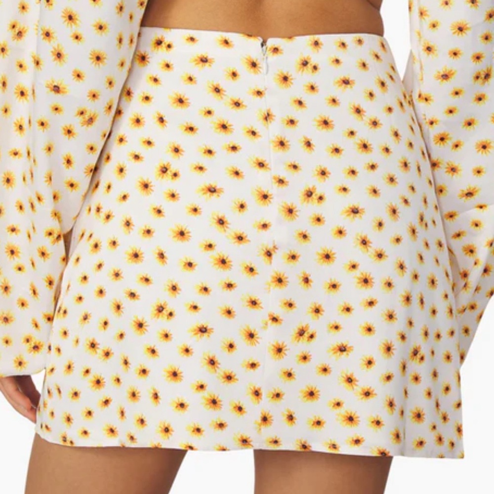 WeWoreWhat NWT Womens White Floral Sunflower Slip Miniskirt msrp $69 medium - Picture 3 of 9